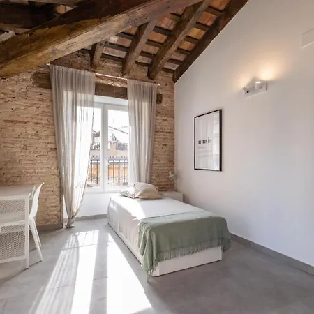 Residencia Universitaria Trinitarios * Valencia