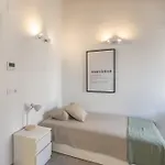 Residencia Universitaria Trinitarios Апартаменты *